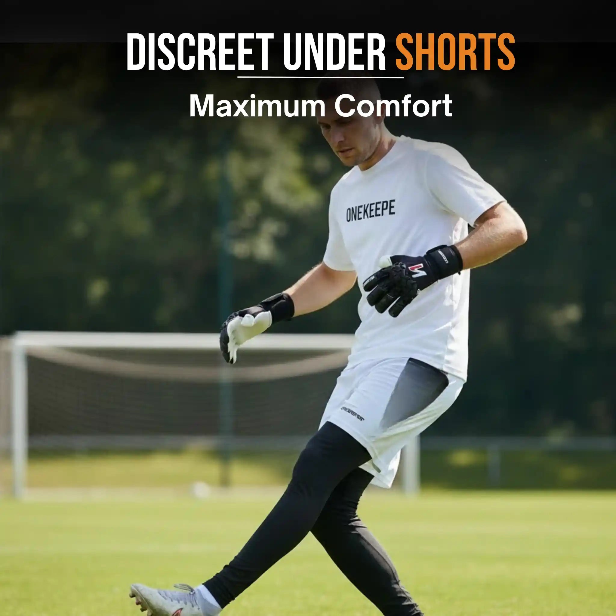 Goalkeeper wearing the ONEKEEPER Padded leggings hip only under shorts
