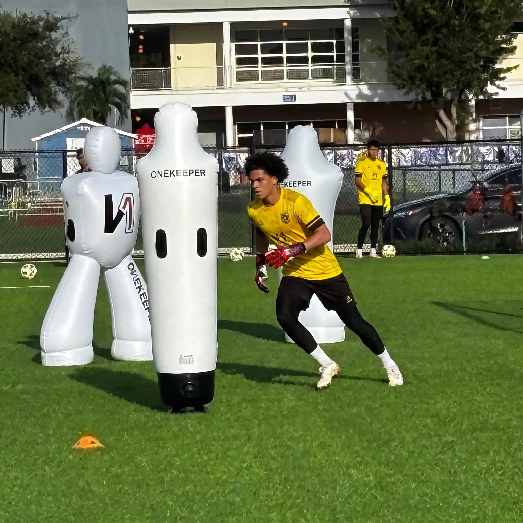 Inflatable Goalkeeper Mannequin – Adjustable 5' 11'' to 6' 1'' ft Training Wall Defender